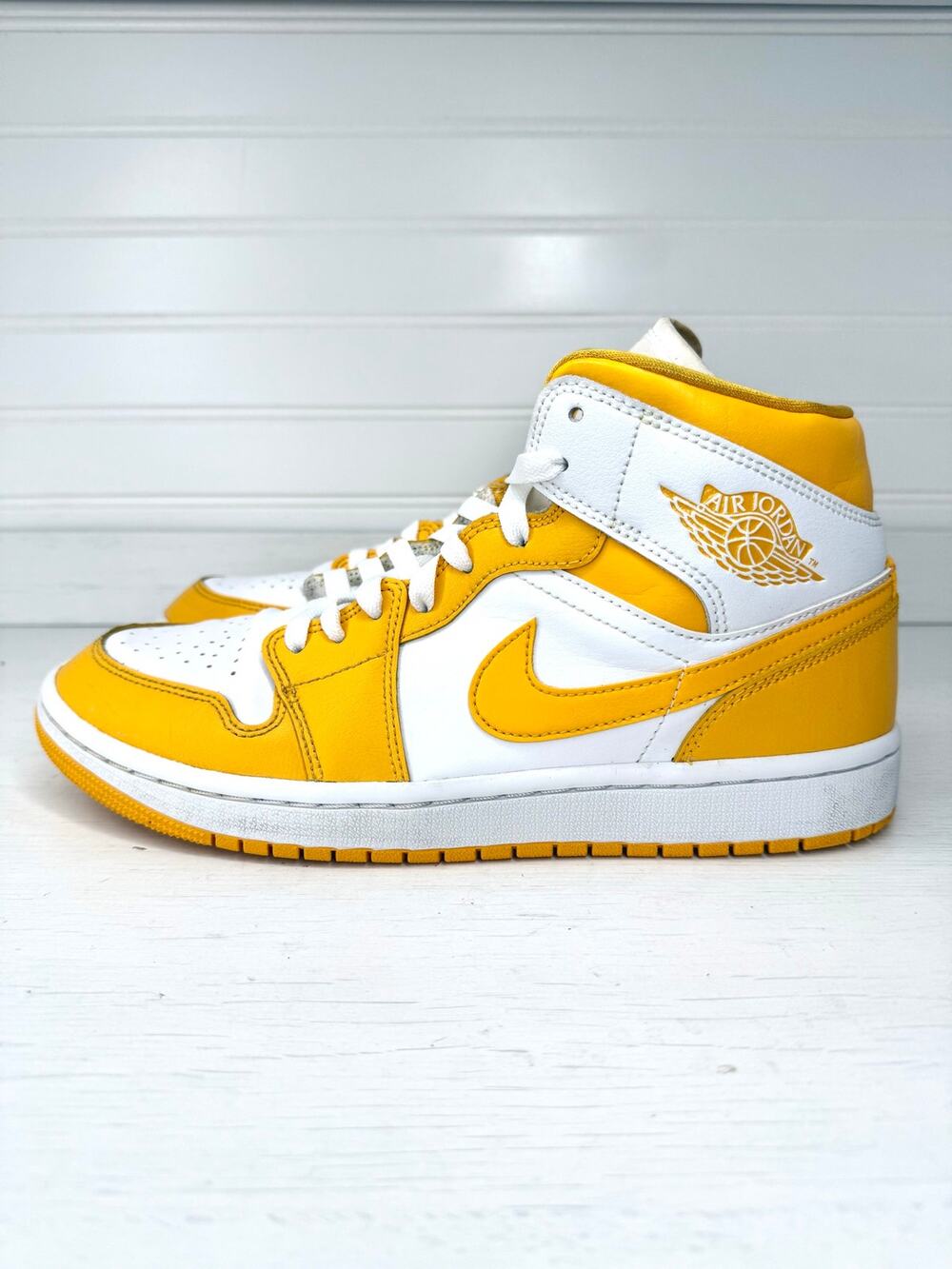 Air Jordan 1 Mid University Gold White Women’s 10.5 Men’s 9 BQ6472-117